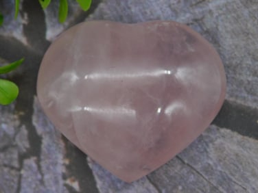 ROSE QUARTZ HEART ROCK STONE LAPIDARY SPECIMEN