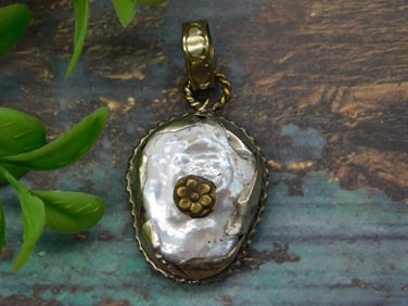 BAROQUE PEARL PENDANT ROCK STONE LAPIDARY SPECIMEN