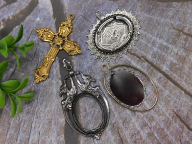 Lot Of Metal Pendant Frames