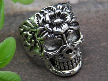 Silver-Tone Skull Ring Featuring Floral Accents, Size 7.5