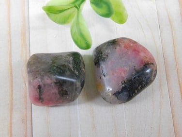 RHODONITE ROCK STONE LAPIDARY SPECIMEN