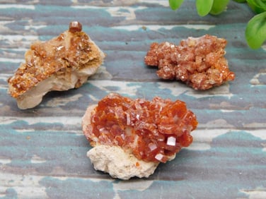 VANADINITE ROCK STONE LAPIDARY SPECIMEN