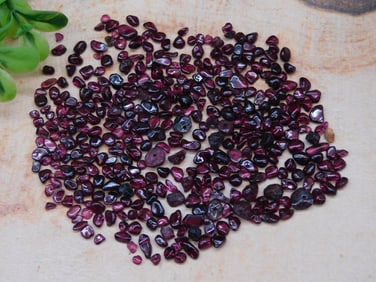 GARNET ROCK STONE LAPIDARY SPECIMEN