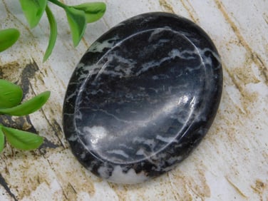 WORRY STONE ROCK STONE LAPIDARY SPECIMEN