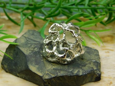 RING ROCK STONE LAPIDARY SPECIMEN