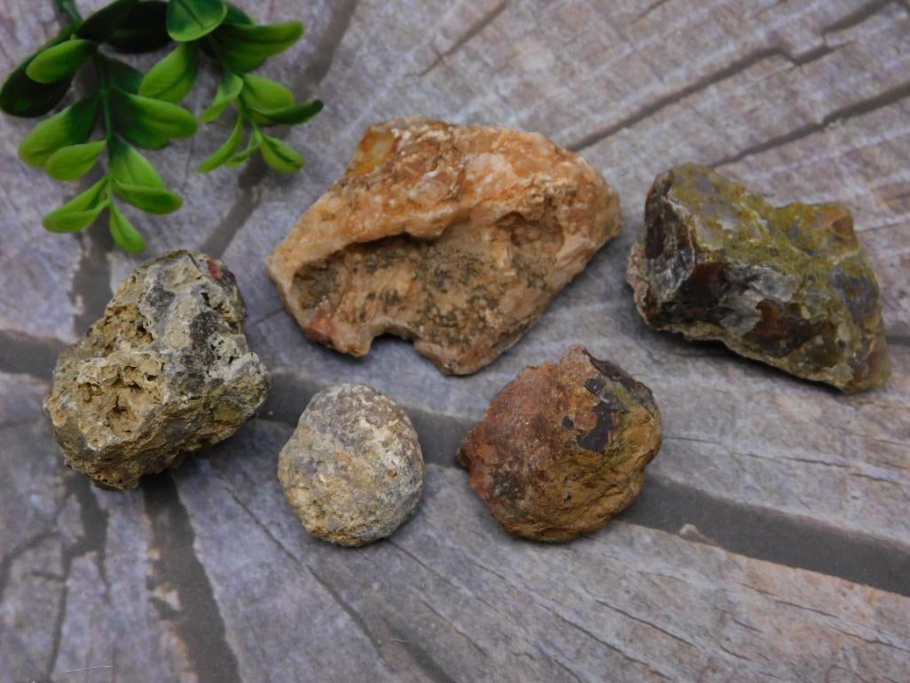 MIXED ROUGH ROCK STONE LAPIDARY SPECIMEN: MIXED ROUGH ROCK STONE LAPIDARY SPECIMEN