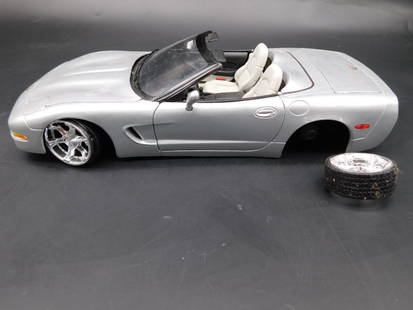Silver Convertible Model and Hot Wheels Assortment: This lot features a detailed silver convertible model car with an open-top design, working doors, and realistic interior detailing. Accompanying the model are five various Hot Wheels cars, each with u