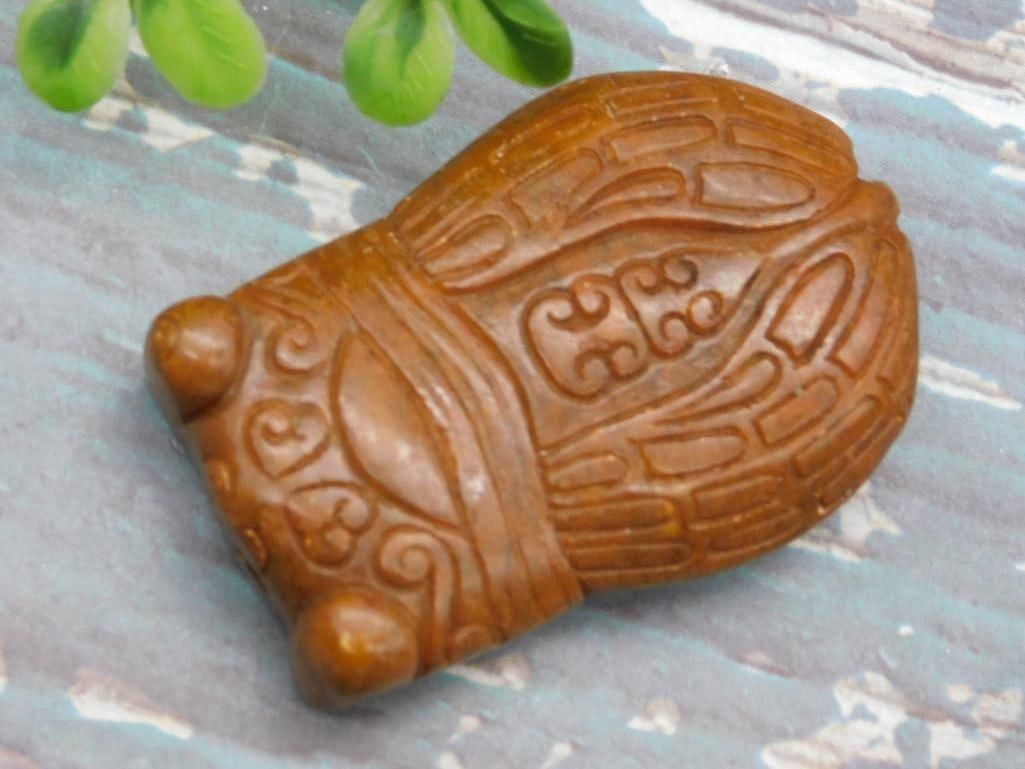 CARVED JADE ROCK STONE LAPIDARY SPECIMEN: CARVED JADE ROCK STONE LAPIDARY SPECIMEN