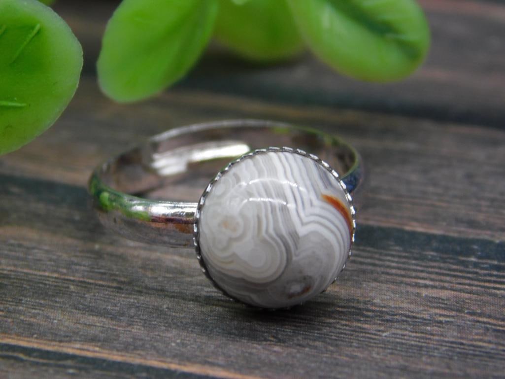 LAGUNA LACE RING ROCK STONE LAPIDARY SPECIMEN: WELCOME TO HATMAN AUCTIONS! SPECIAL NOTICE: Please see photos for measurements and descriptions. ***Yes, we have in house shipping with MANY REPEAT CUSTOMERS because of our streamlined service. ****We