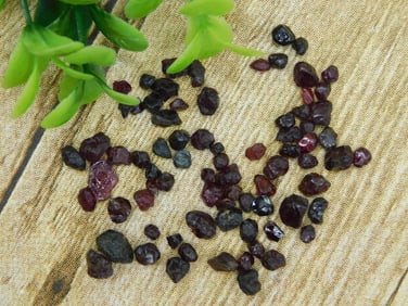 GARNET ROCK STONE LAPIDARY SPECIMEN