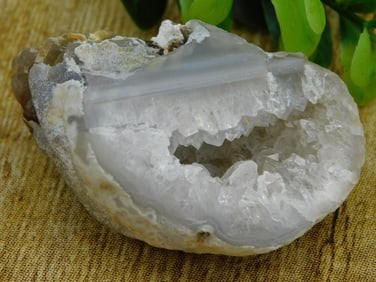 GEODE ROCK STONE LAPIDARY SPECIMEN