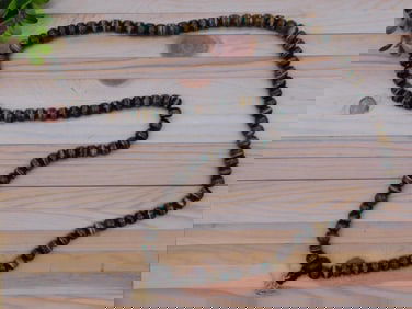 AFRICAN TRADE BEADS ROCK STONE LAPIDARY SPECIMEN