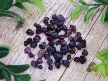 GARNET ROCK STONE LAPIDARY SPECIMEN