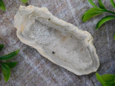 GEODE ROCK STONE LAPIDARY SPECIMEN