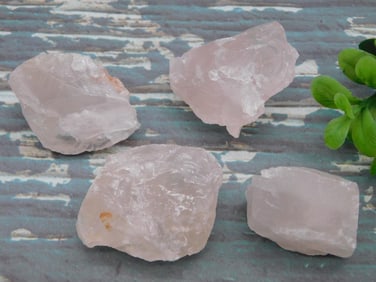 ROSE QUARTZ ROCK STONE LAPIDARY SPECIMEN