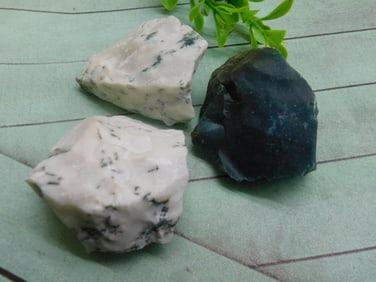 MIXED ROUGH ROCK ROCK STONE LAPIDARY SPECIMEN