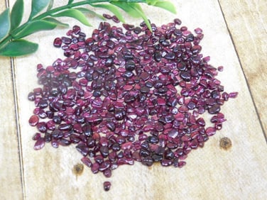 GARNET ROCK STONE LAPIDARY SPECIMEN