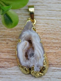 GEODE SLICE PENDANT ROCK STONE LAPIDARY SPECIMEN