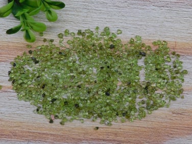 PERIDOT ROCK STONE LAPIDARY SPECIMEN