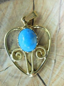 TURQUOISE STONE HEART PENDANT ROCK STONE LAPIDARY SPECIMEN
