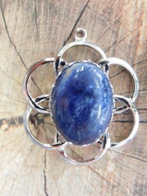 SODALITE FLOWER PENDANT ROCK STONE LAPIDARY SPECIMEN
