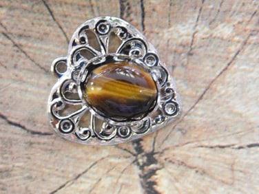 TIGERS EYE HEART PENDANT ROCK STONE LAPIDARY SPECIMEN