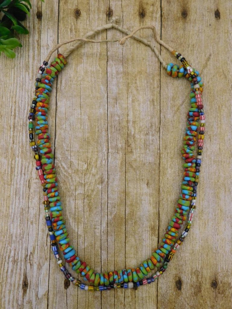 AFRICAN TRADE BEADS ROCK STONE LAPIDARY SPECIMEN: AFRICAN TRADE BEADS ROCK STONE LAPIDARY SPECIMEN