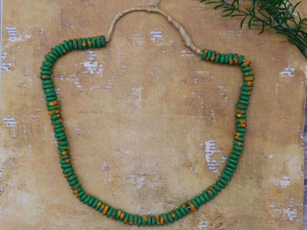 AFRICAN TRADE BEADS ROCK STONE LAPIDARY SPECIMEN: AFRICAN TRADE BEADS ROCK STONE LAPIDARY SPECIMEN