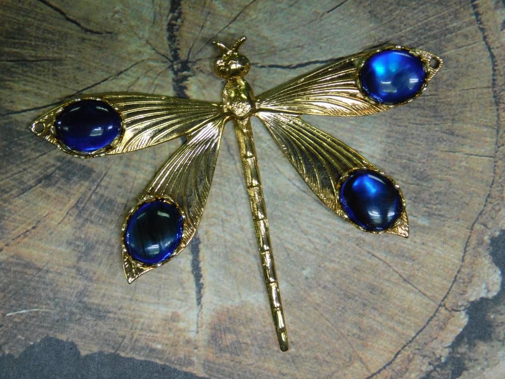 ABALONE STUDDED DRAGONFLY PENDANT ROCK STONE LAPIDARY SPECIMEN: ABALONE STUDDED DRAGONFLY PENDANT ROCK STONE LAPIDARY SPECIMEN