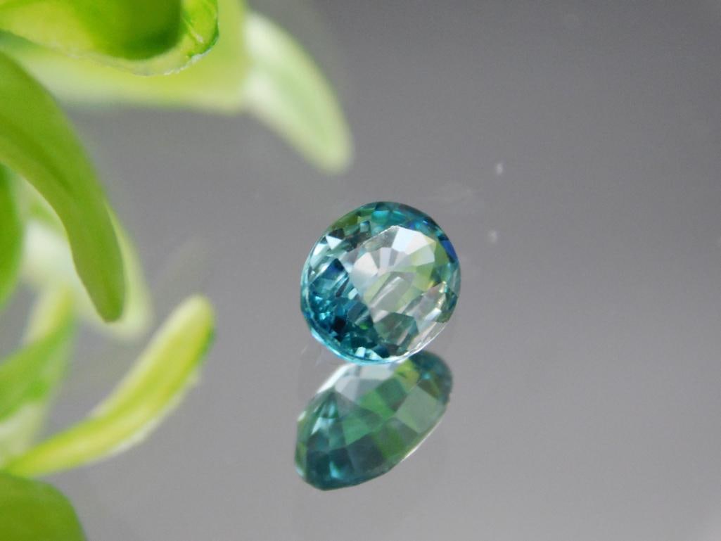 BLUE ZIRCON GEMSTONE ROCK STONE LAPIDARY SPECIMEN: BLUE ZIRCON GEMSTONE ROCK STONE LAPIDARY SPECIMEN