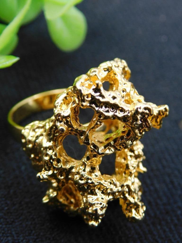 Sculptural Gold-Tone Statement Ring (1 of 3)
