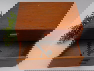 Vintage Tampa Cigar Box With Drawer Features