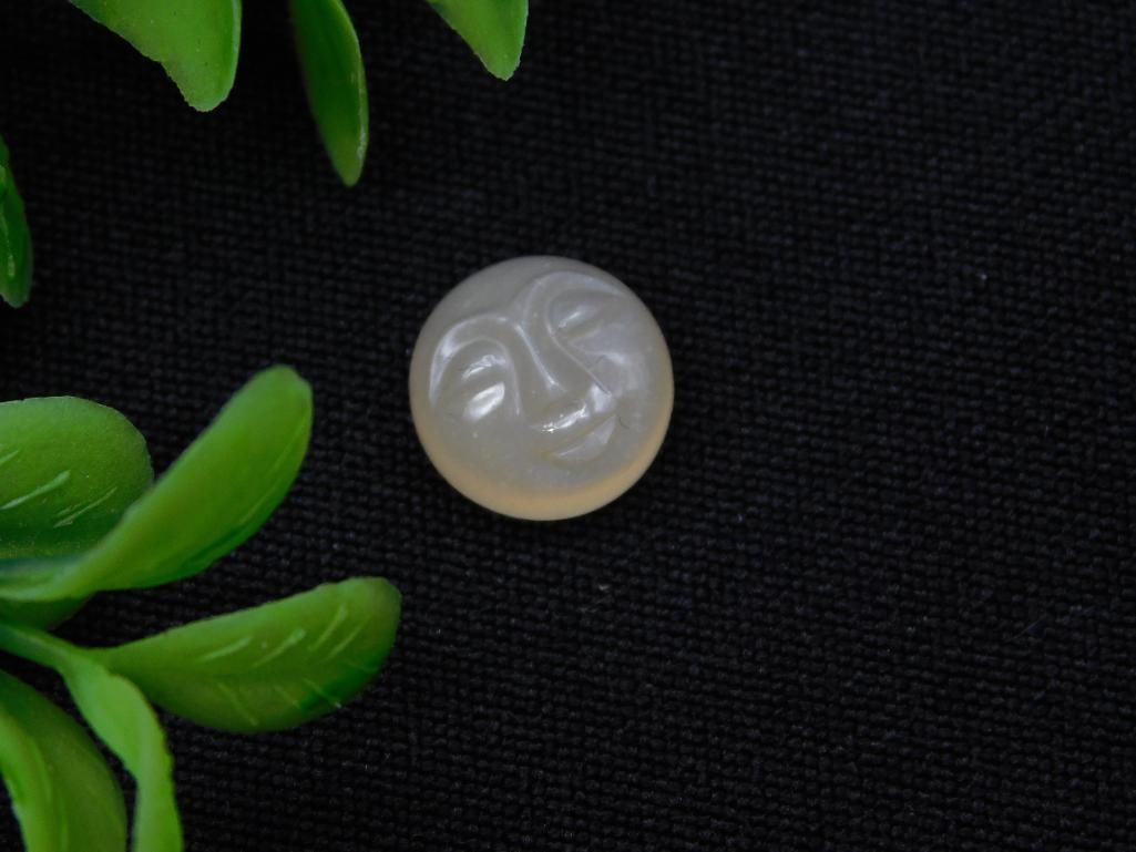 CARVED MOONSTONE CABOCHON ROCK STONE LAPIDARY SPECIMEN: CARVED MOONSTONE CABOCHON ROCK STONE LAPIDARY SPECIMEN