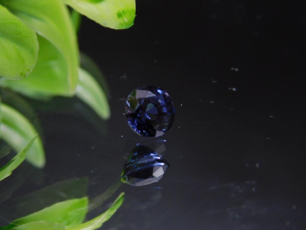 COLOR CHANGING SPINEL GEMSTONE ROCK STONE LAPIDARY SPECIMEN: COLOR CHANGING SPINEL GEMSTONE ROCK STONE LAPIDARY SPECIMEN