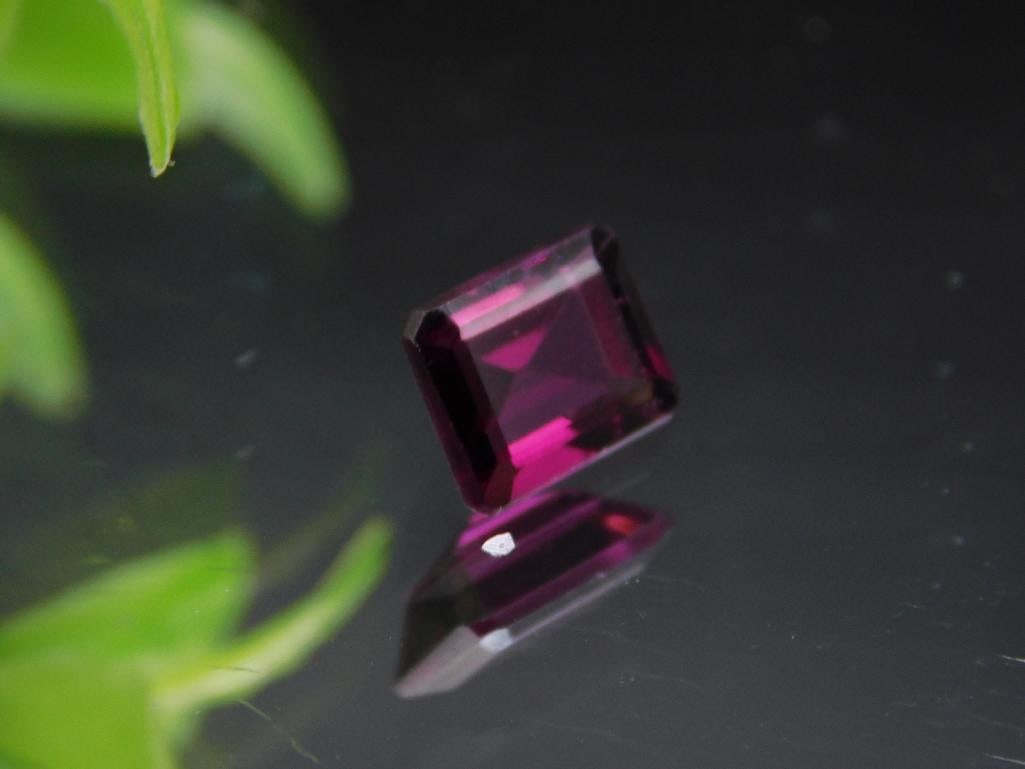 GARNET RHODOLITE GEMSTONE ROCK STONE LAPIDARY SPECIMEN: GARNET RHODOLITE GEMSTONE ROCK STONE LAPIDARY SPECIMEN