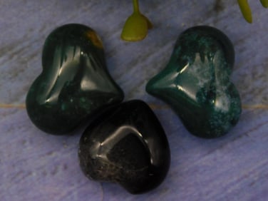 Three Stone Hearts ROCK STONE LAPIDARY SPECIMEN