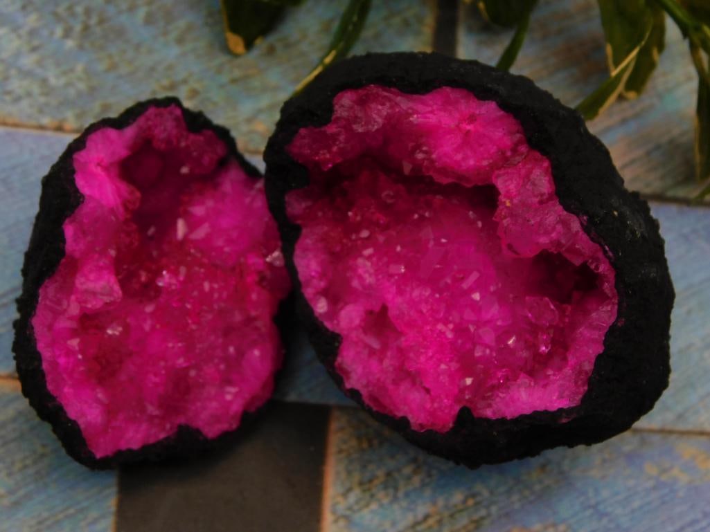 Vivid Pink Quartz Geode Specimen in Black Matrix Rock Stone Lapidary Specimen: Stunning quartz geode featuring a vibrant pink crystalline interior. | Housed in a black rock matrix, providing dynamic color contrast. | Comes as a split pair showcasing interior crystal formations.