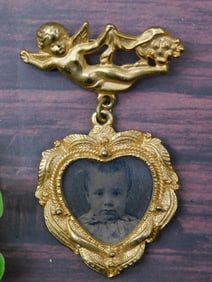 Photo Frame Brooch Cherub Pin Vintage Antique