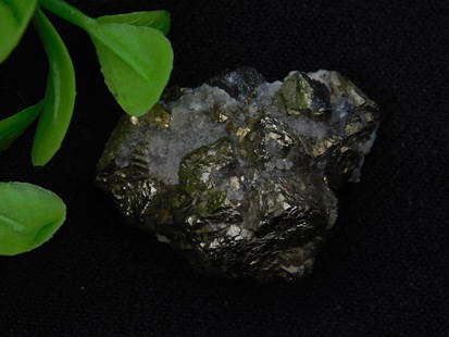 PYRITE ROCK STONE LAPIDARY SPECIMEN: - Natural mineral specimen with a metallic and crystalline appearance | - Weight: 20 grams (as marked) | - Accompanied with a lot card featuring LOT #710057 | - Displayed next to a coin for scale (coi