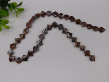 BEADS ROCK STONE LAPIDARY SPECIMEN