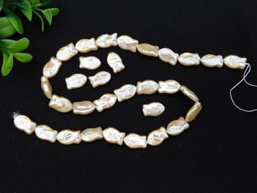 BEADS ROCK STONE LAPIDARY SPECIMEN