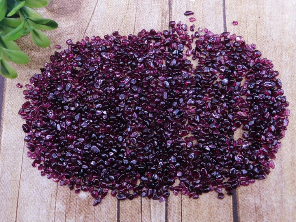 GARNET ROCK STONE LAPIDARY SPECIMEN: GARNET ROCK STONE LAPIDARY SPECIMEN