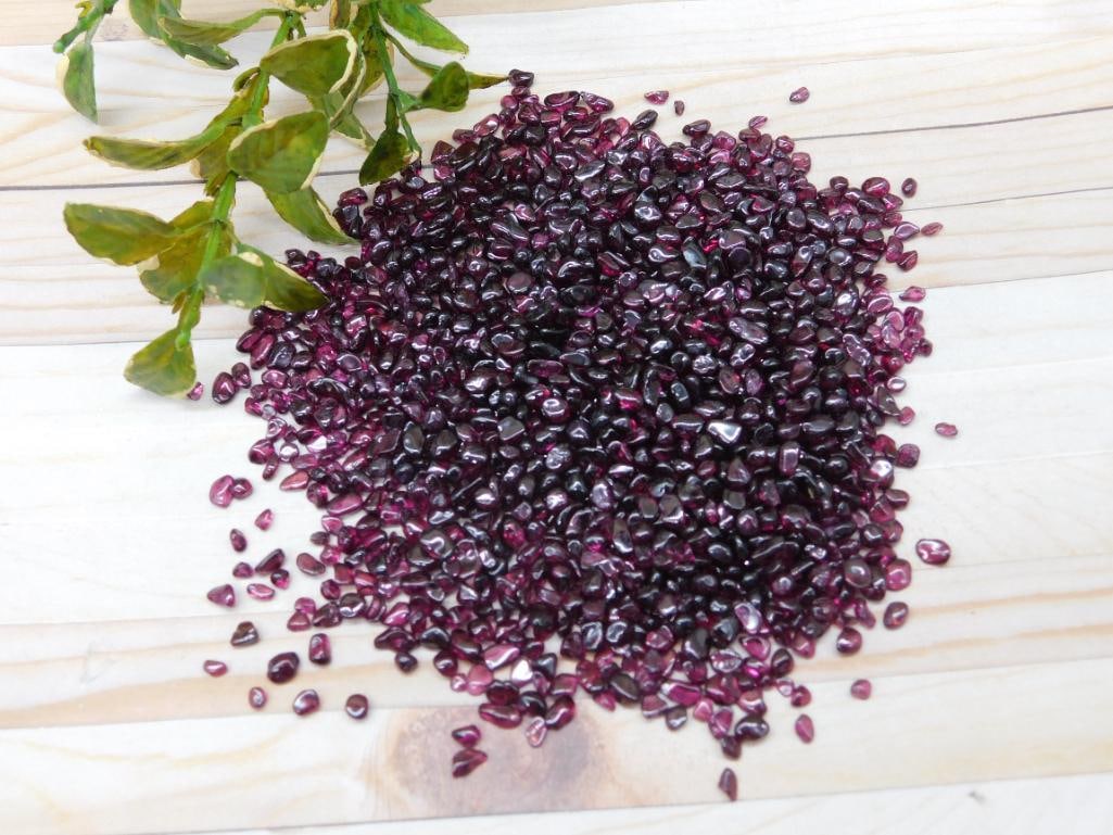 GARNET ROCK STONE LAPIDARY SPECIMEN: GARNET ROCK STONE LAPIDARY SPECIMEN