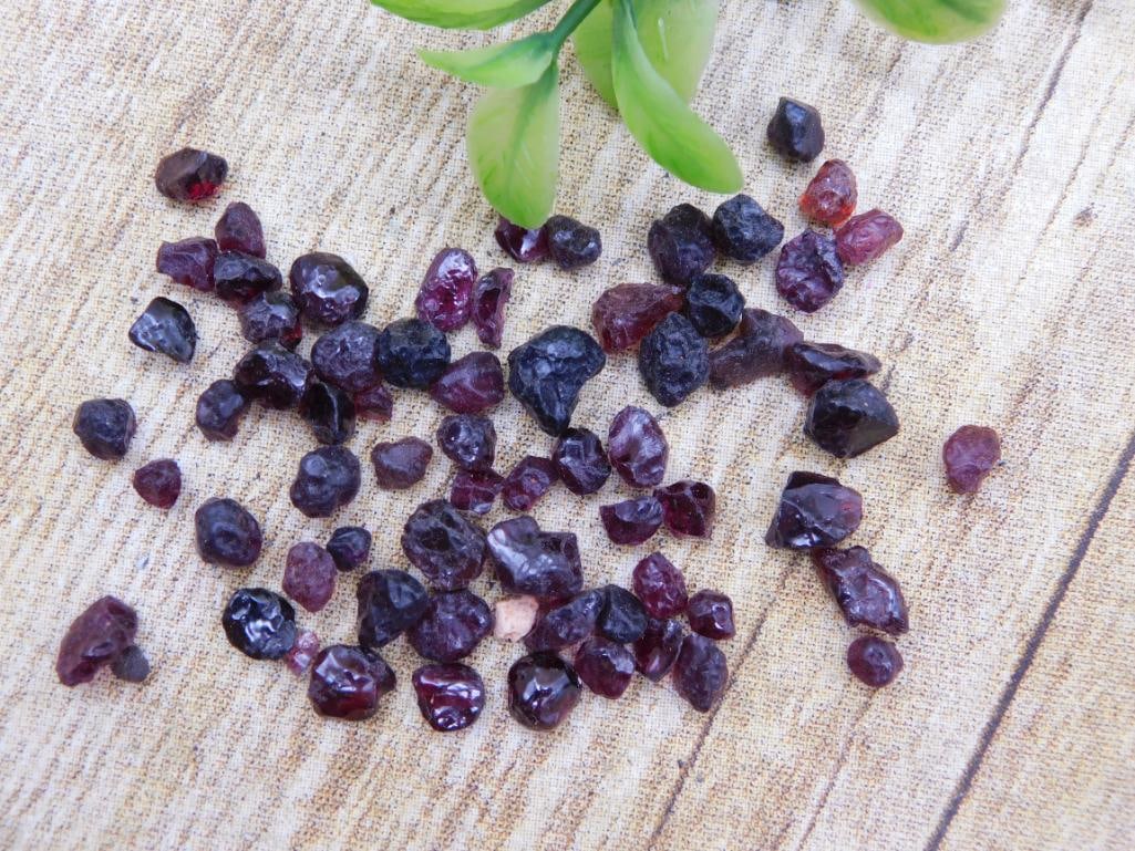GARNET ROCK STONE LAPIDARY SPECIMEN: GARNET ROCK STONE LAPIDARY SPECIMEN