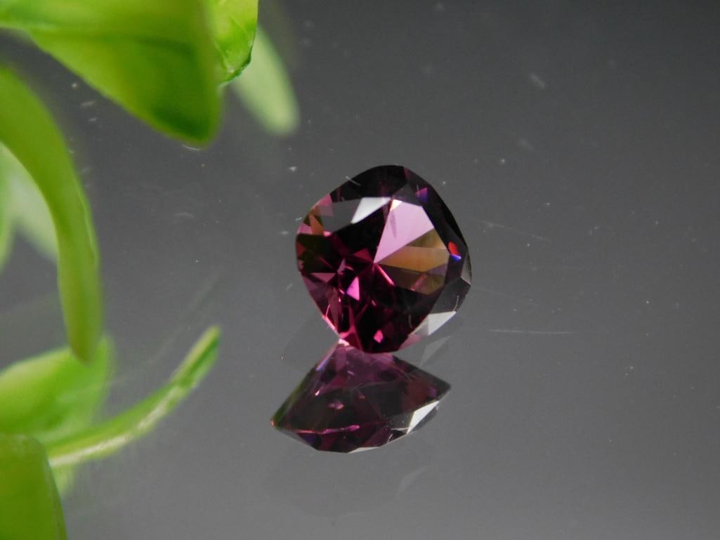 RHODOLITE GARNET GEMSTONE ROCK STONE LAPIDARY SPECIMEN: RHODOLITE GARNET GEMSTONE ROCK STONE LAPIDARY SPECIMEN