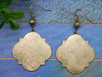 COSTUME JEWELRY EARRINGS: COSTUME JEWELRY EARRINGS