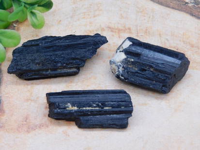 BLACK TOURMALINE ROCK STONE LAPIDARY SPECIMEN: BLACK TOURMALINE ROCK STONE LAPIDARY SPECIMEN