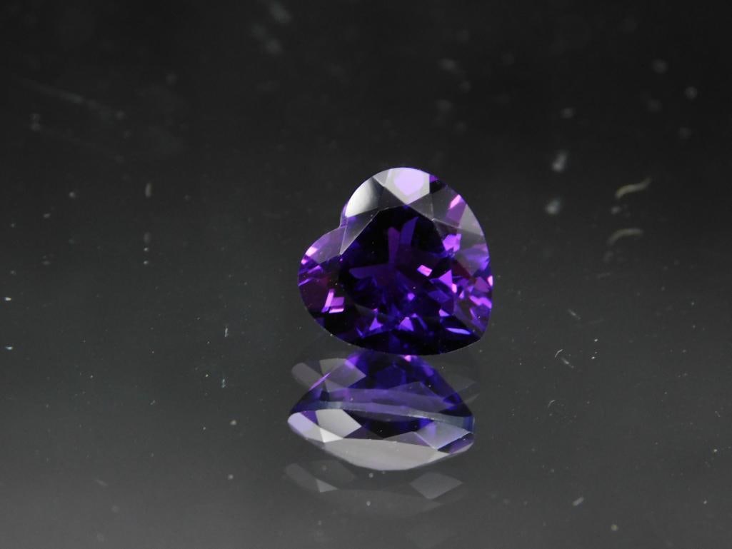 SYNTHETIC AMETHYST HEART GEMSTONE ROCK STONE LAPIDARY SPECIMEN: SYNTHETIC AMETHYST HEART GEMSTONE ROCK STONE LAPIDARY SPECIMEN