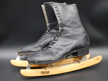 OBERHAMER ICE SKATES WITH WOODEN PROTECTORS VINTAGE ANTIQUE