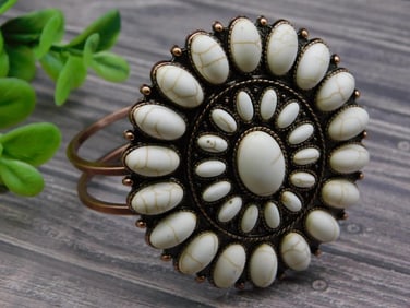 COSTUME JEWELRY METAL CUFF BRACELET VINTAGE ANTIQUE